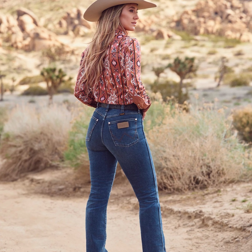 Wrangler bootcut jeans- Lainey Wilson Blue Boot Huggers- Baskin Blue: 26x 32